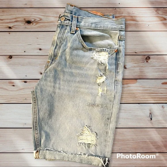 Red tag Levi distressed Bermuda shorts - Picture 3 of 11